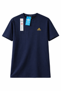 Camiseta Adidas Azul Marinho com Logo Dourado – Performance & Estilo